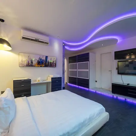 Luxury Three Bedroom Apt Al Yasmin